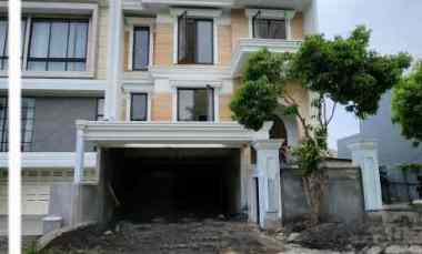 dijual rumah jalan north emerald mansion