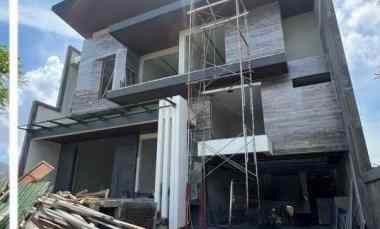 dijual rumah jalan pakuwon indah