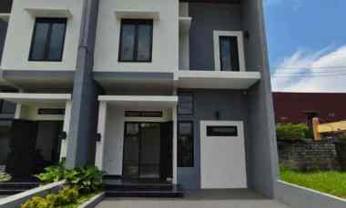 Rumah 2 Lantai Lokasi Perumahan Sukun dekat Unikama Malang