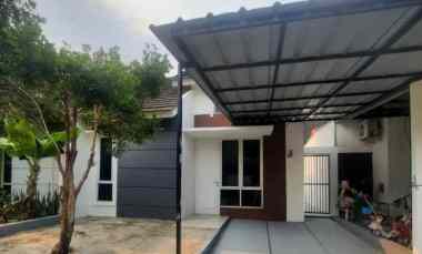 dijual rumah jalan raya cipayung kota depok
