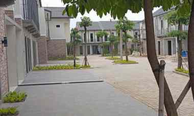 Rumah Dijual di Jalan raya Cirendeu