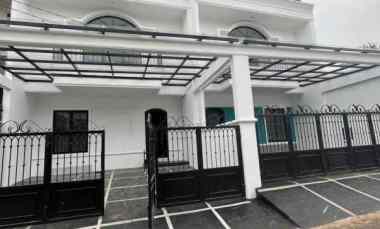 Rumah Exclusive Lebak Bulus 2,5 Lantai Fasilitas Swimming Pool Rooft