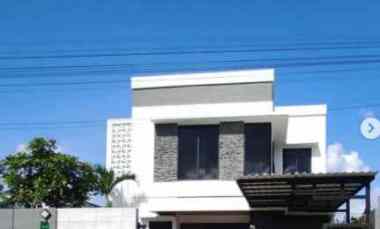 Dijual Rumah SHM 2 Lantai Ada Privat Pool, Harga Terjangkau Nego