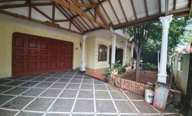 dijual rumah jalan skip ujung