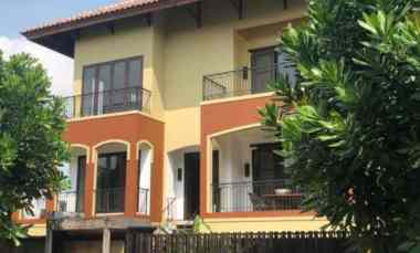 Rumah Cantik di Walet Permai Pantai Indah Kapuk,jakut Swimming Pool