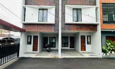 Rumah 3lantai di Pasar Minggu Jakarta Selatan dekat Pejaten Park