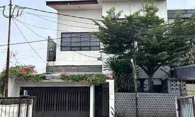 Dijual Rumah Exclusive 2 Lantai Taman Belakang Luas di Jaticempaka
