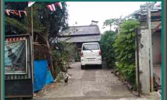 Rumah di Jatimakmur Pondokgede, Adem Ayem, Halaman Luas, Posisi Pinggi