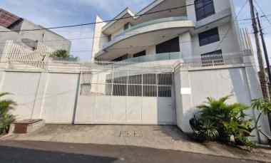 Murah Dijual Rumah SF Luas 375 Siap Huni Parkir Luas di Jatinegara
