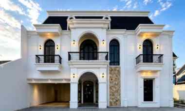 Rumah Baru Mewah American Classic di Jatipadang Jakarta Selatan