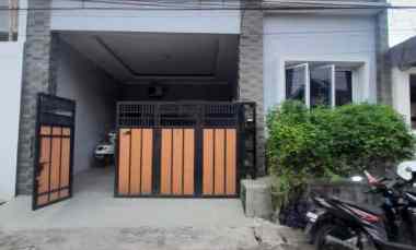 Rumah Secondary Terawat dalam Komplek di Jatiwaringin Bekasi