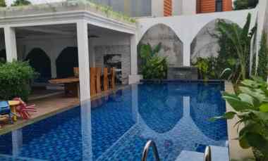 Dijual Rumah Mewah Dgn Kolam Renang di Jatiwarna, Kota Bekasi