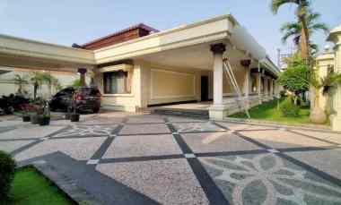 Rumah Siap Huni dan Terawat di Jemur Andayani Furnished Kolam Renang
