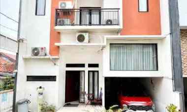 K272 Rumah Murah 3 Lt Cantik Full Furnished jl. Kecapi, Jagakarsa