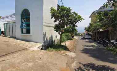 Rumah Villa Design Santorini Plus Kolam Renang di Kota Batu