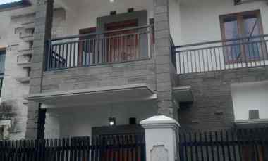 Dijual Rumah 2 Lantai Terawat di jl Bahagia dekat Tol Buah Batu