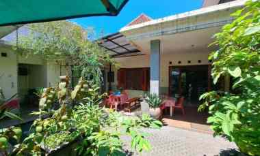Rumah Pusat Kota jl Bawean Bangunan Belanda Terawat Baik