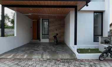 Rumah Mewah Modern One Gate dekat Kampus UII Yogyakarta