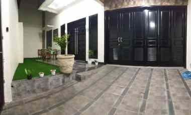 Rumah Komplek Mewah Semi Furnished di Jln. Ciater Raya Ciputat