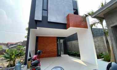Rumah Baru 2 Lantai dekat Jalan Kuningan Antapani Bandung