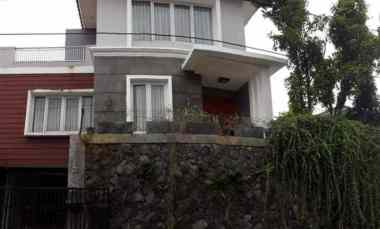 Rumah Semi Furnished Ada Rooftop dan Kolam Renang di Arcamanik