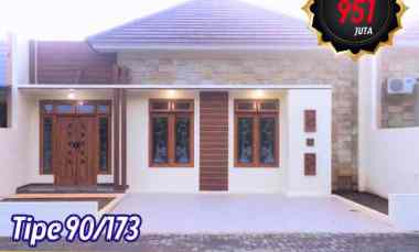 dijual rumah jl di panjaitan ungaran timur