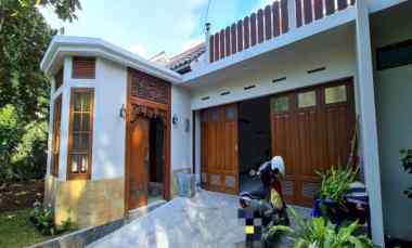 dijual rumah jl gegerkalong