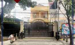 dijual rumah jl gereja theresia