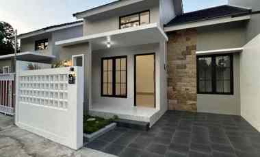 dijual rumah jl godean km 12 sidoluhur