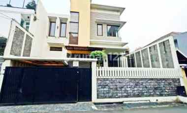 Rumah Mewah 3 Lantai Furnished di Rawamangun Jakarta Timur