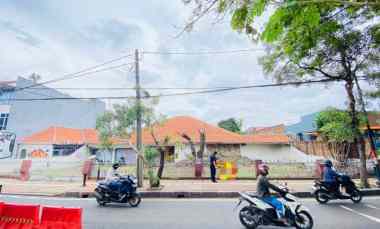 Rumah Hitung Tanah di Pinggir Jalan Raya Jatiwaringin Jakarta Timur