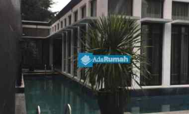 Dijual Rumah Mewah di Inti Kota Medan Ada Kolam Renang di Daerah jl.Je