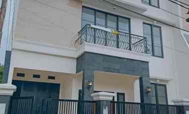 Rumah Mewah 3 Lantai di Kawasan Kalibata Jakarta Selatan