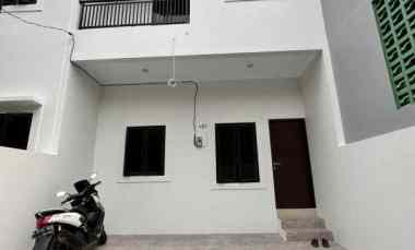 dijual rumah jl kalisari