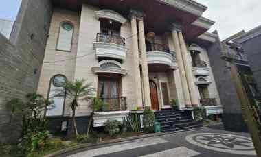 Rumah Mewah Eropa Classic Full Furnished di Sayap Kiaracondong Bandung