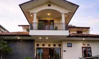 Dijual Rumah Villa Furnished Kantor di Pasir Impun Bandung