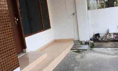 Jual Rumah Lama Dua Lantai 6 KT Sayap Jalan Supratman dekat Gedung Sate