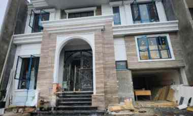 dijual rumah jl pakuwon indah