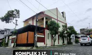 Rumah Hook 3 Lantai dalam Perumahan 1,4 km ke jl. Gito Gati jl. Pal