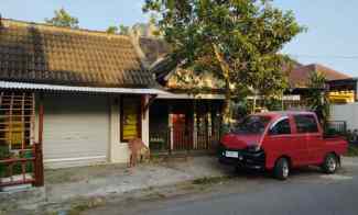 Rumah Pinggir Aspal Mobil Bisa Papasan dekat Pasar Cebongan Sleman