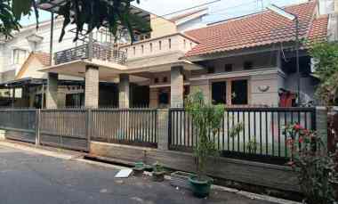 Dijual Rumah Mewah 3 Lantai di Bawah Pasaran di Antapani Bandung