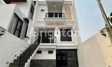 Rumah Mewah dengan Banyak Kamar, Gratis Kitchen Set Ac, di Jagakarsa