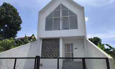 Rumah Villa 2 Lantai di Cigugur Ciwaruga Sayap Gegerkalong Bandung