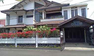 dijual rumah jl situsari