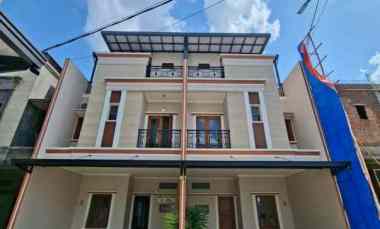 Rumah 3 Lantai Premium dekat Stasiun LRT Taman Mini Jakarta Timur