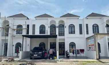 Rumah Desain Amerika Klasik di Kawasan Komplek Perdos Unhas Antang