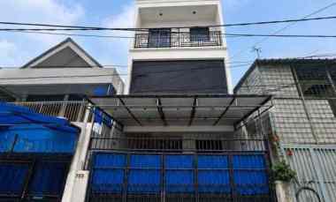 Dijual Cepat Rumah Modern 4 Lantai Strategis Bebas Banjir Taman Sari
