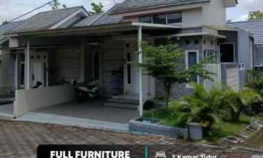 Rumah Cantik Full Furnished dalam Perumahan dekat Kampus Mercu Buana