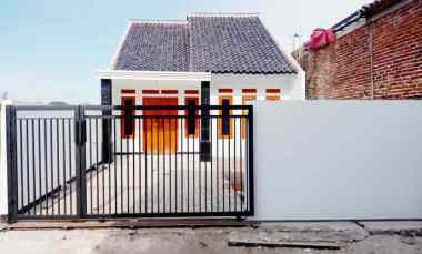 Rumah Siap Huni Lokasi Strategis Dilalui Angkot Terusan Cibaduyut