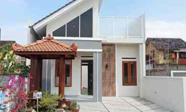 Jual Rumah Modern, Stylish dan Minimalis dengan Rooftop Bisa Selomarta